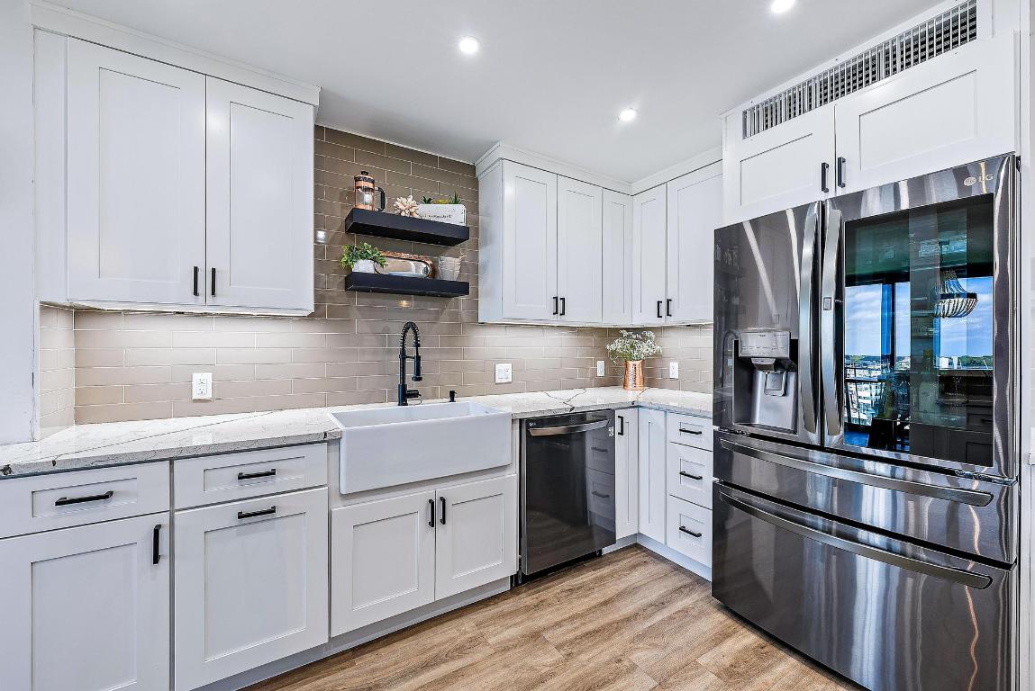 120 Lakeshore 4370 Drive 437