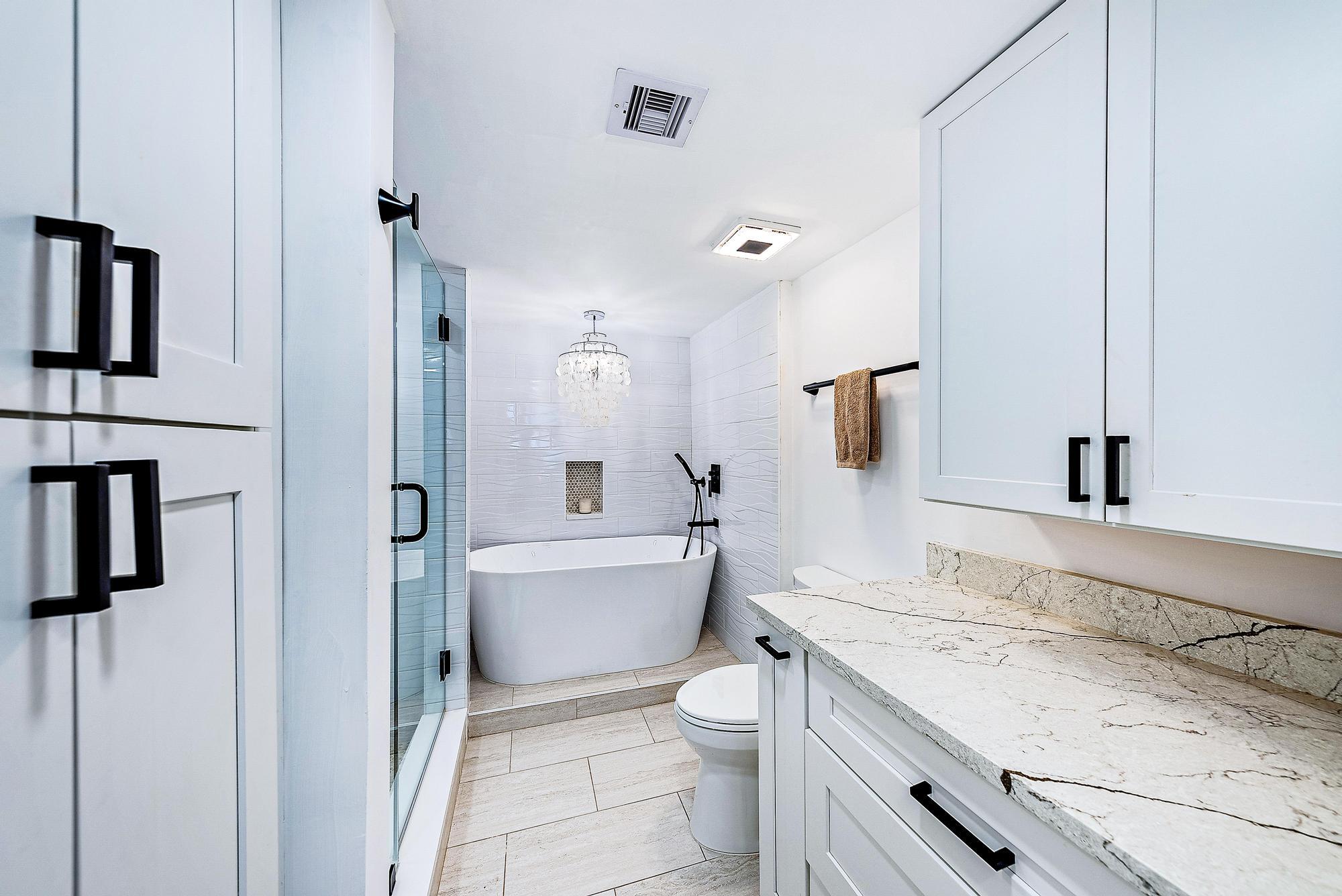 120 Lakeshore 4370 Drive 437