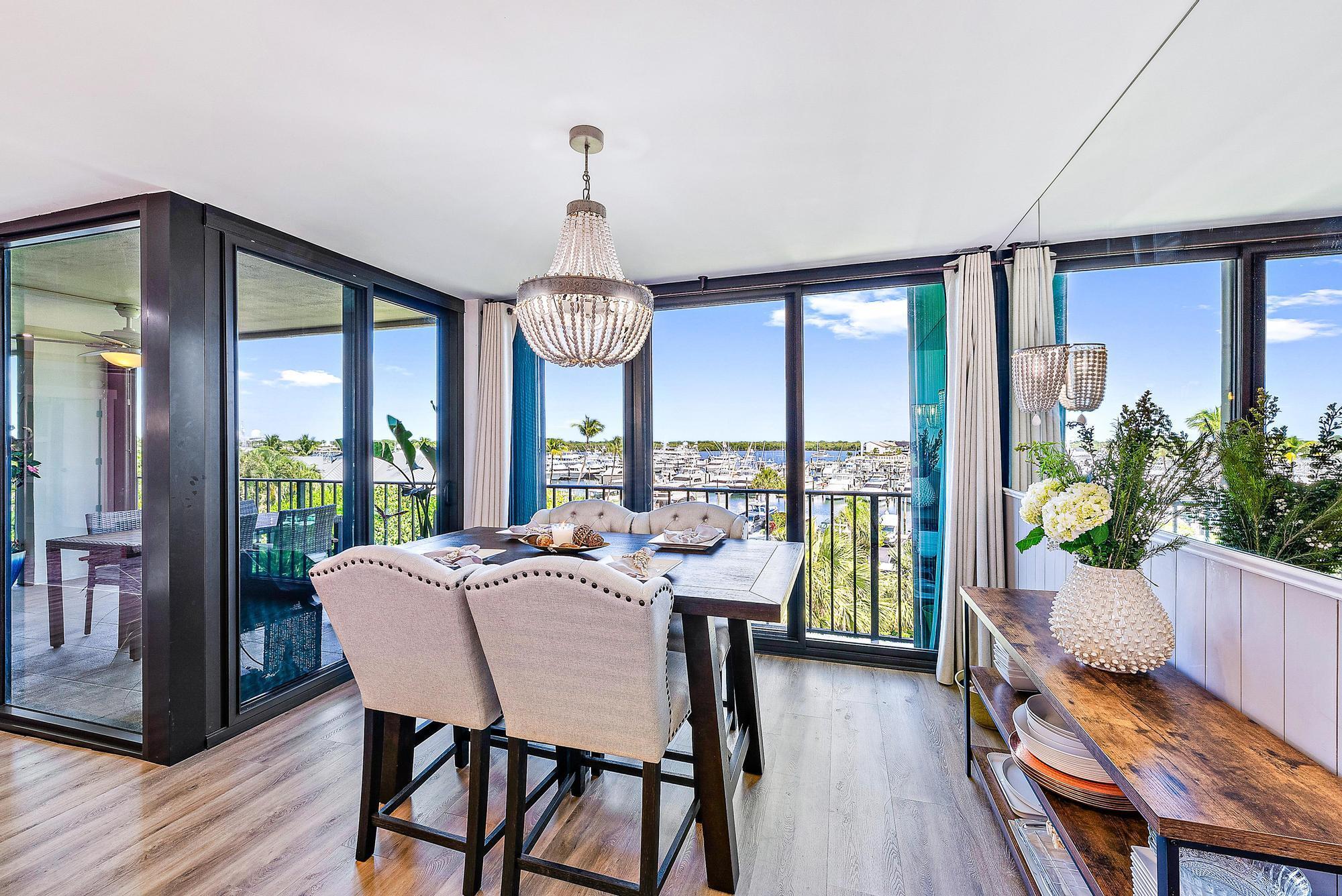 120 Lakeshore 4370 Drive 437