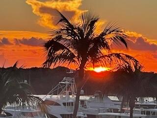 120 Lakeshore 4370 Drive 437