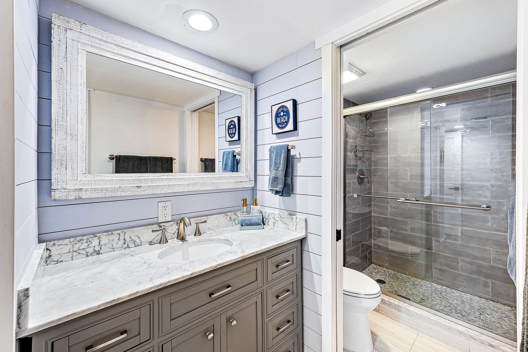 120 Lakeshore 4370 Drive 437