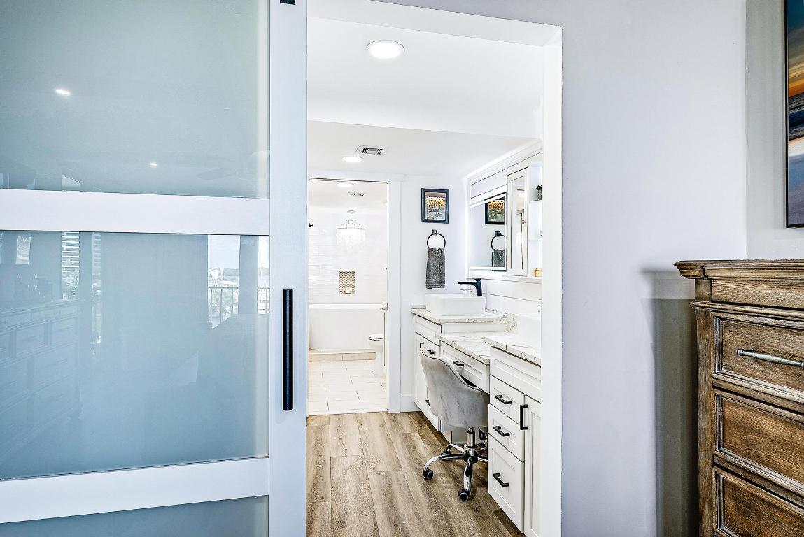 120 Lakeshore 4370 Drive 437