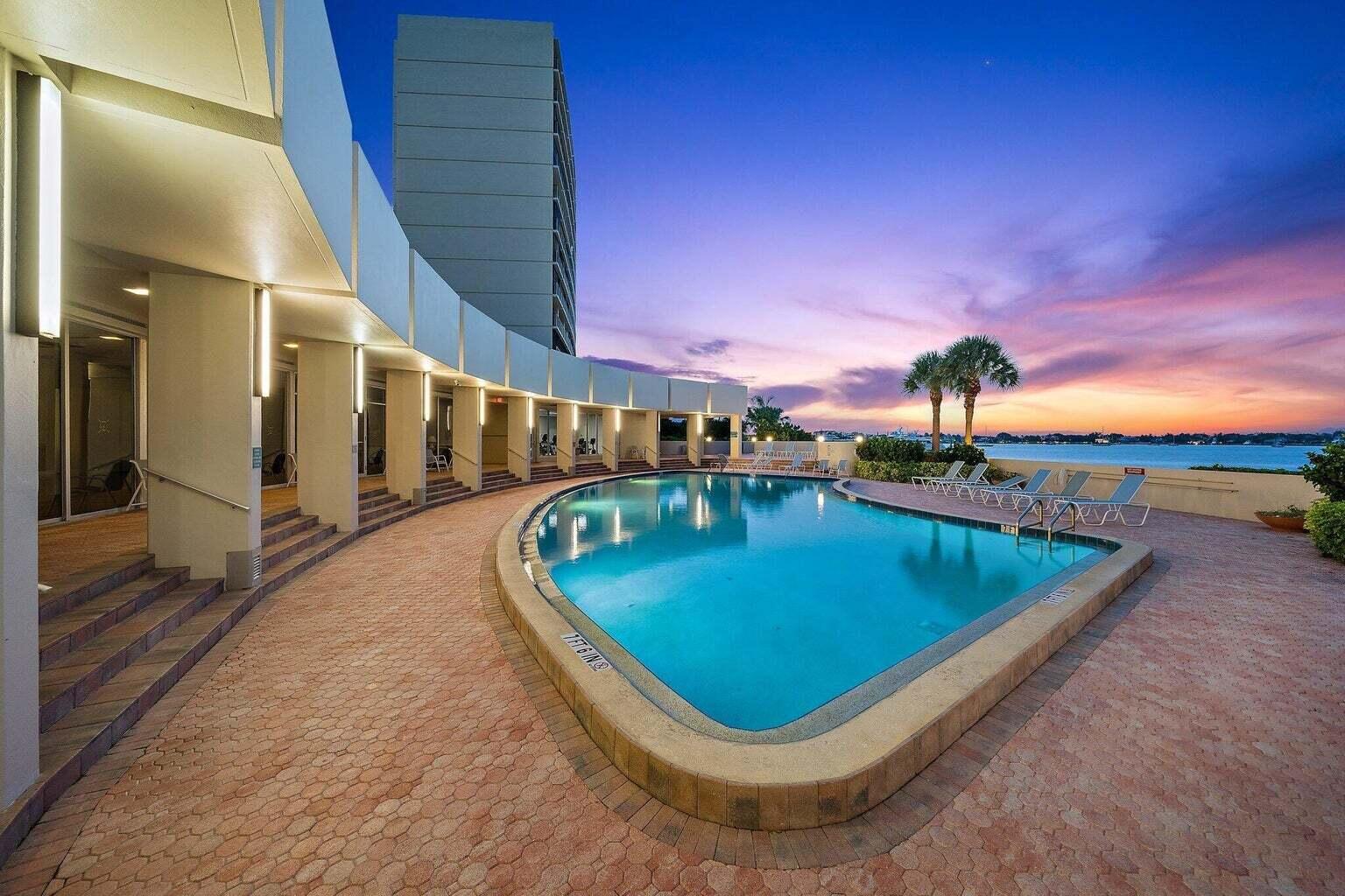 120 Lakeshore 4370 Drive 437