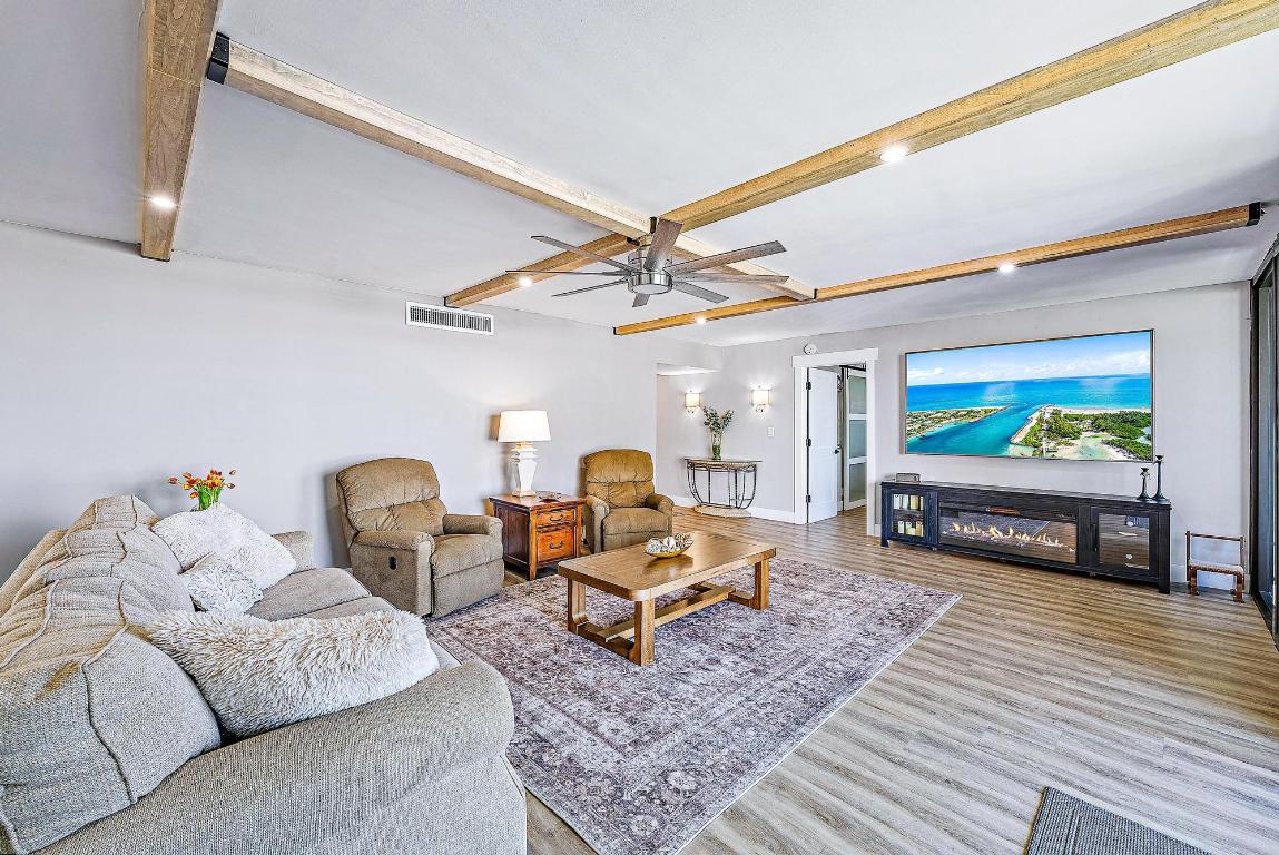 120 Lakeshore 4370 Drive 437