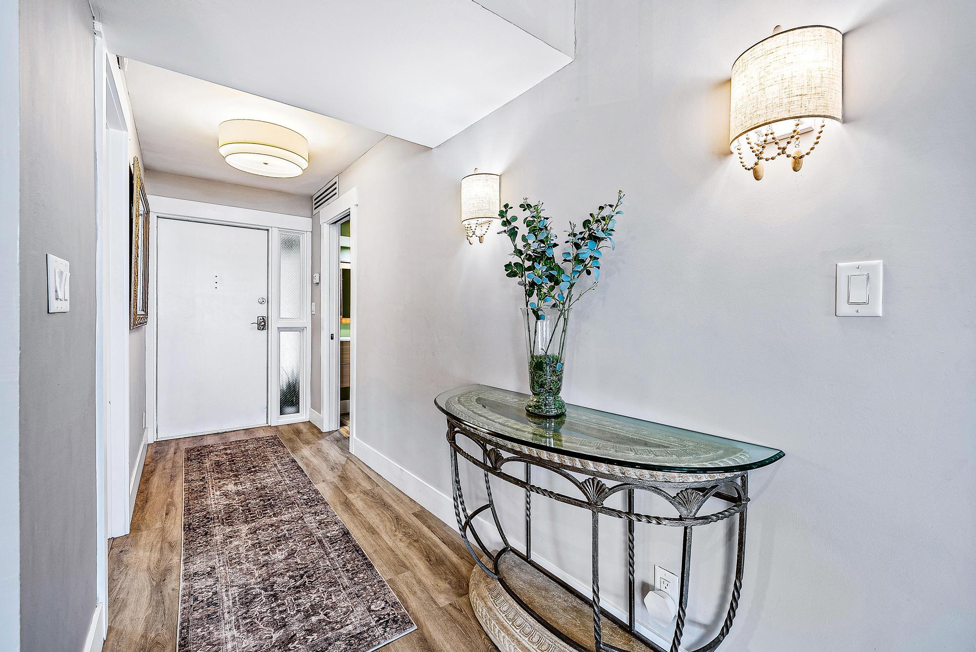120 Lakeshore 4370 Drive 437
