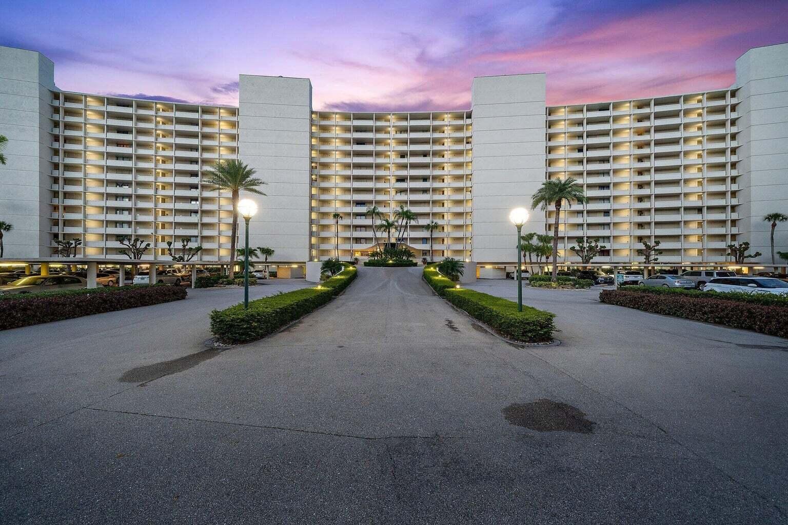 120 Lakeshore 4370 Drive 437