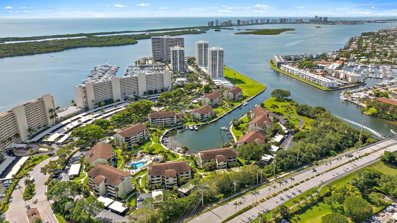 1124 Marine Way W D2r + Boat Slip 19