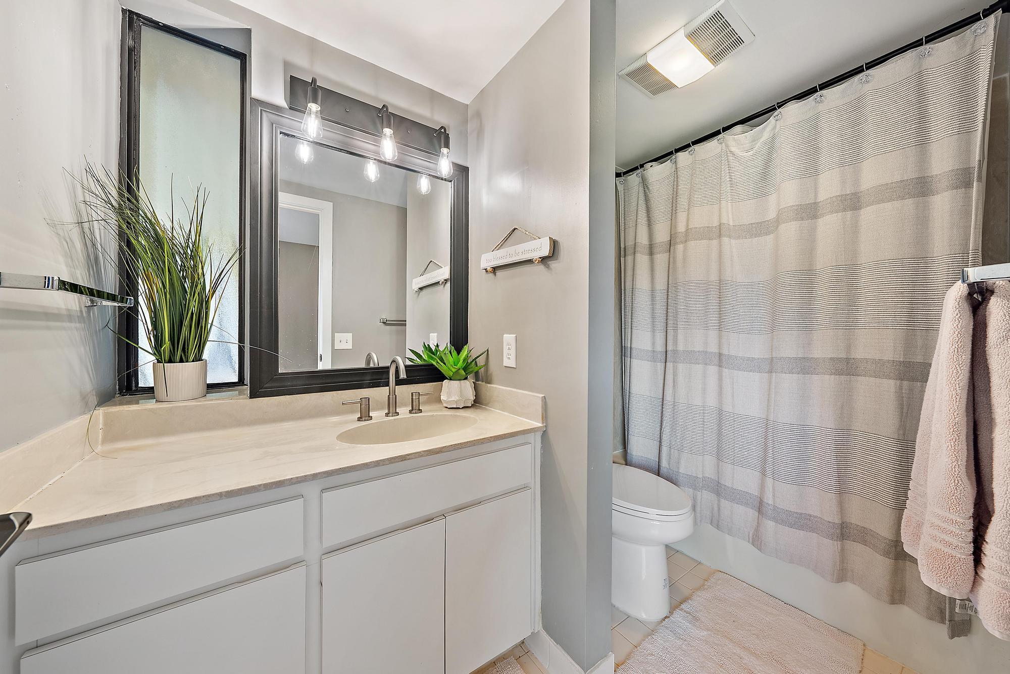 1124 Marine Way W D2r + Boat Slip 19