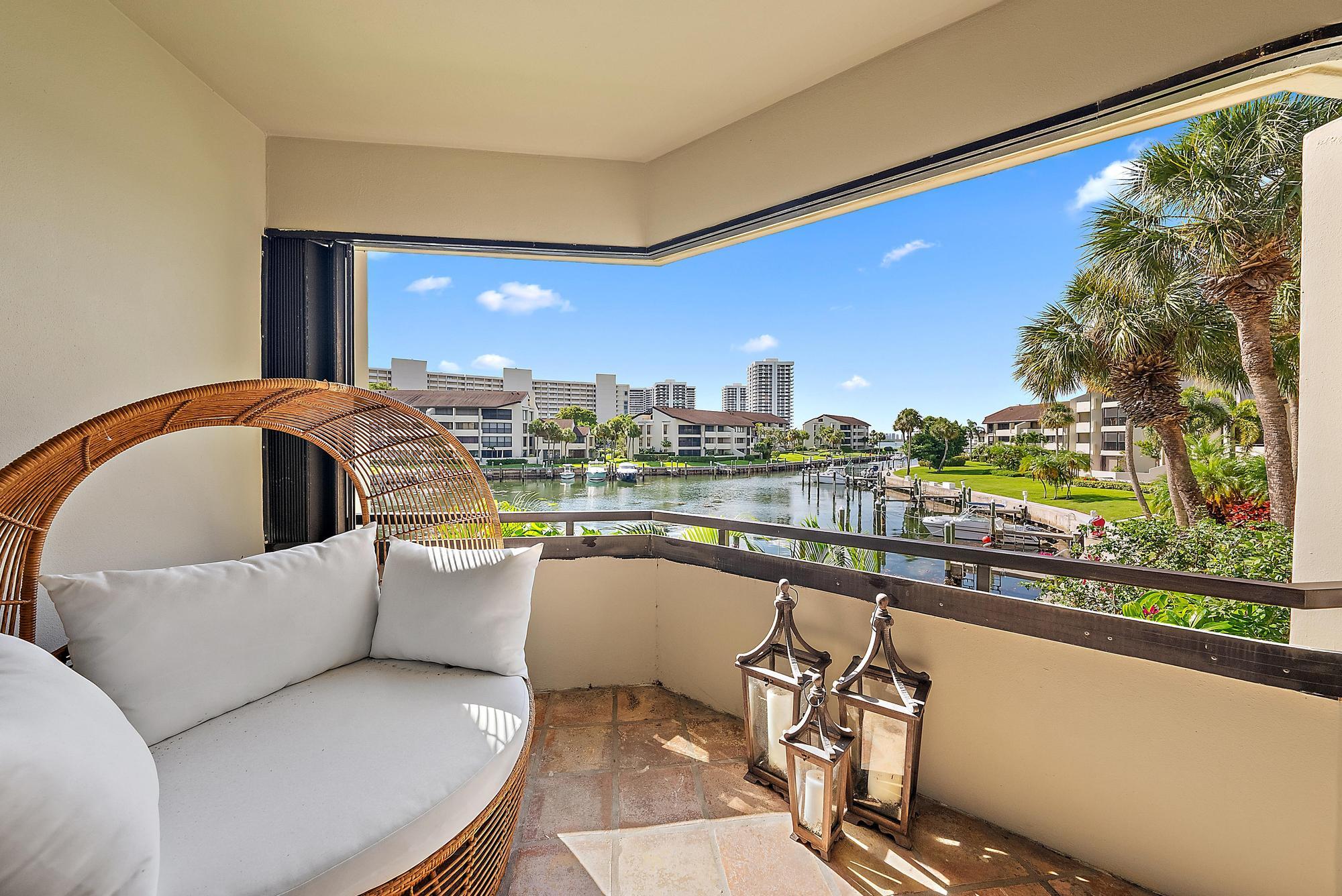 1124 Marine Way W D2r + Boat Slip 19