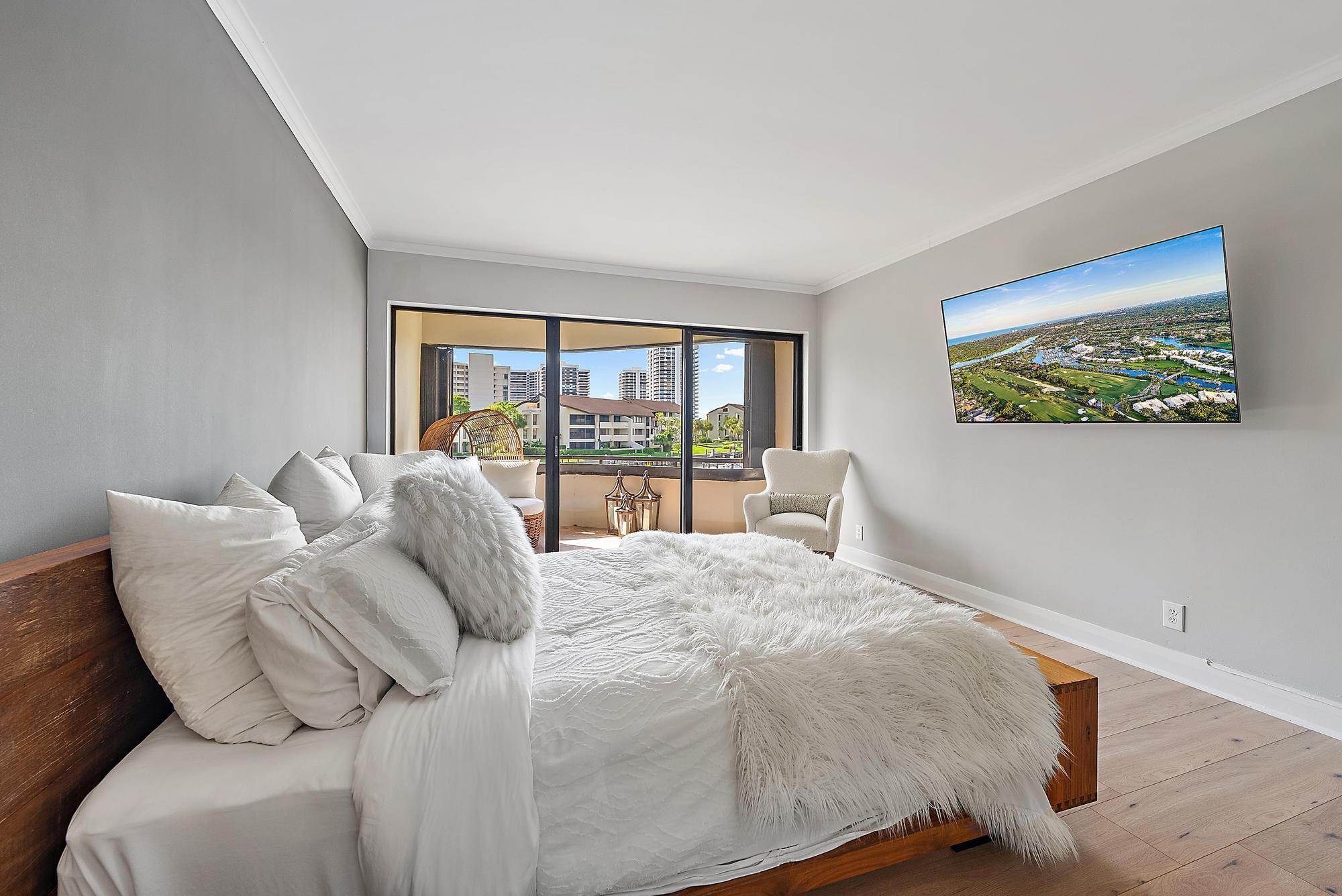 1124 Marine Way W D2r + Boat Slip 19