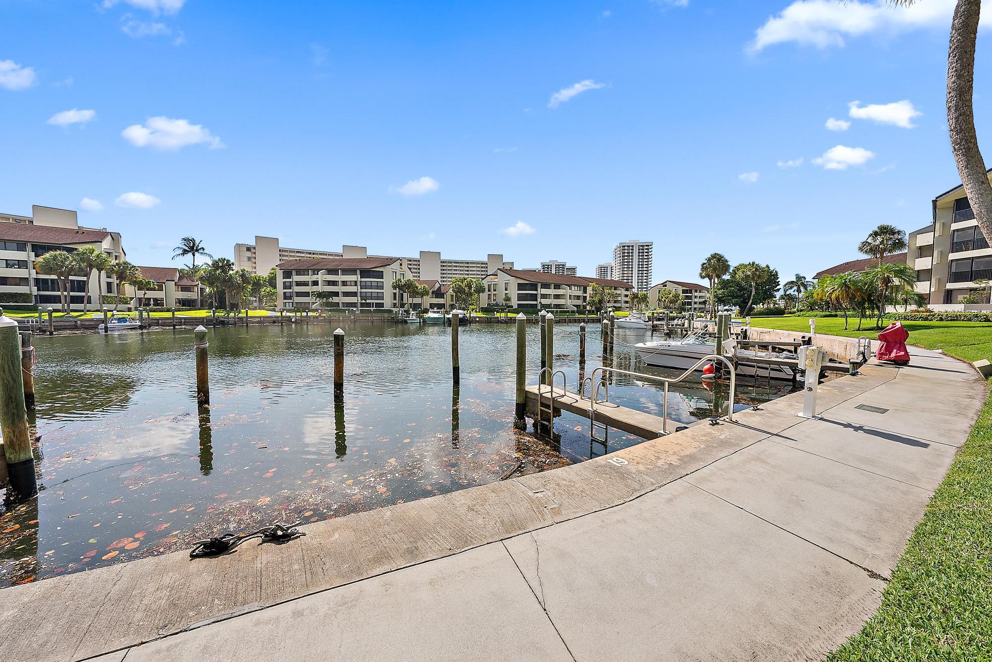 1124 Marine Way W D2r + Boat Slip 19