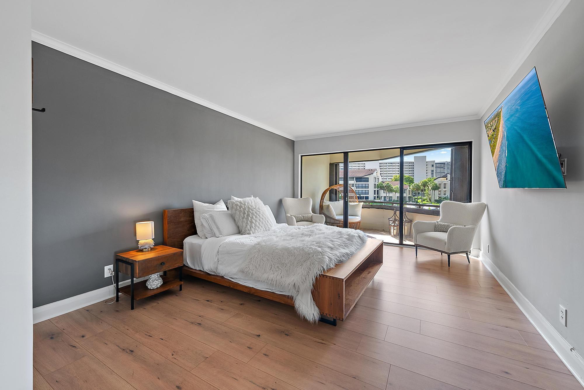 1124 Marine Way W D2r + Boat Slip 19