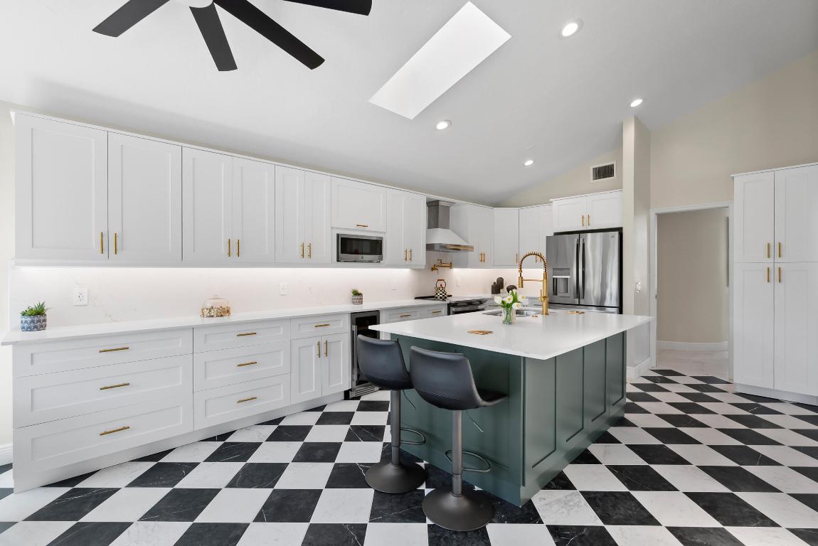 4902 SW Bimini Circle N