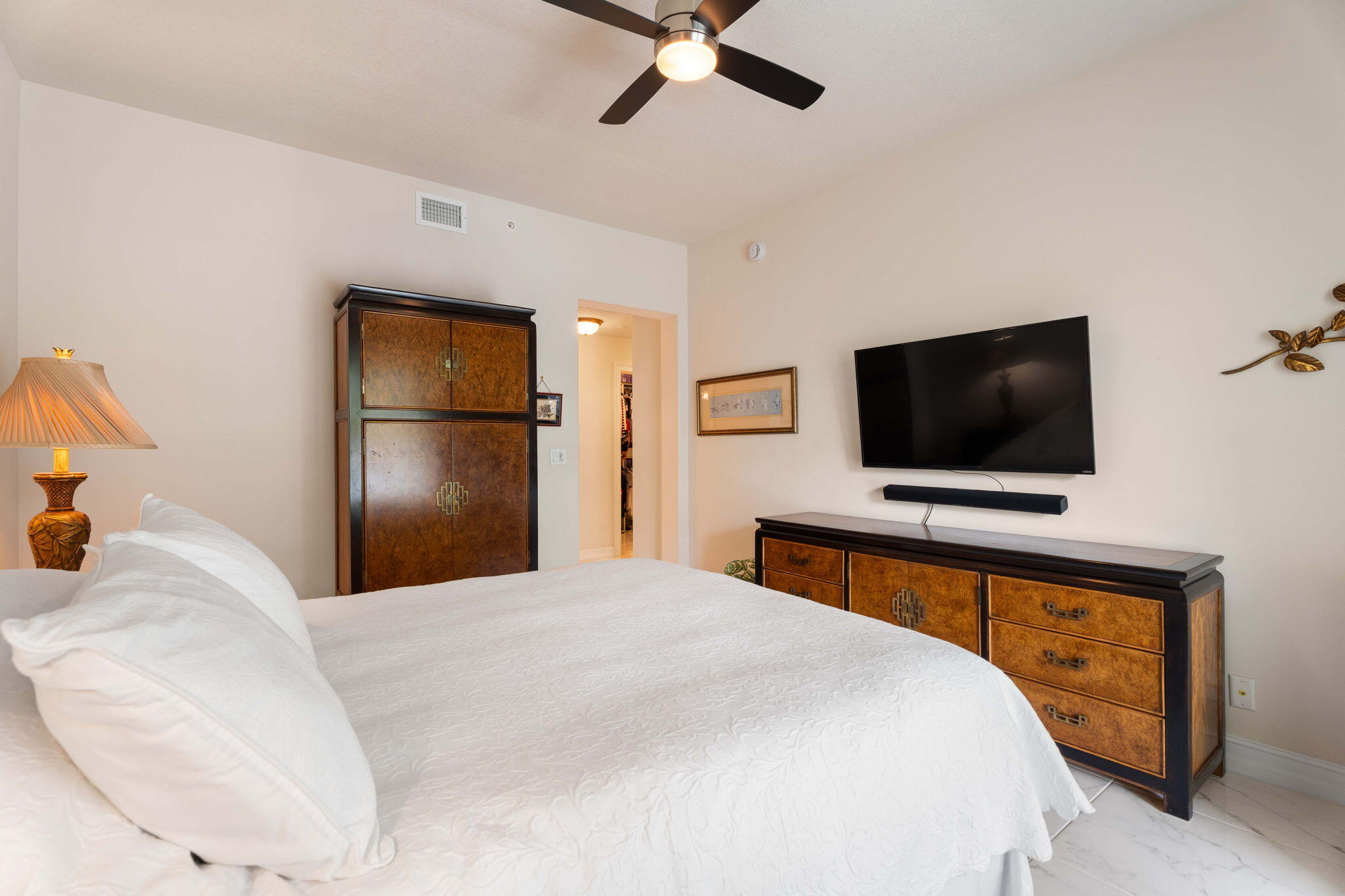 832 Bay Colony Drive S