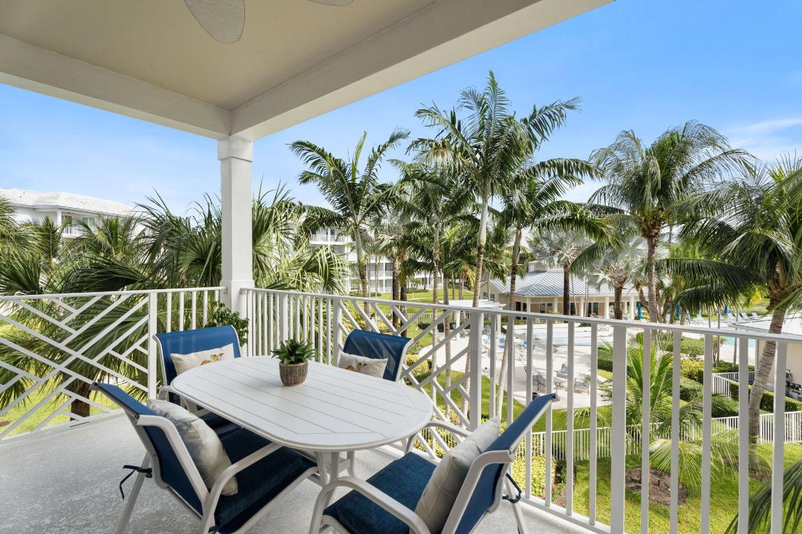 832 Bay Colony Drive S