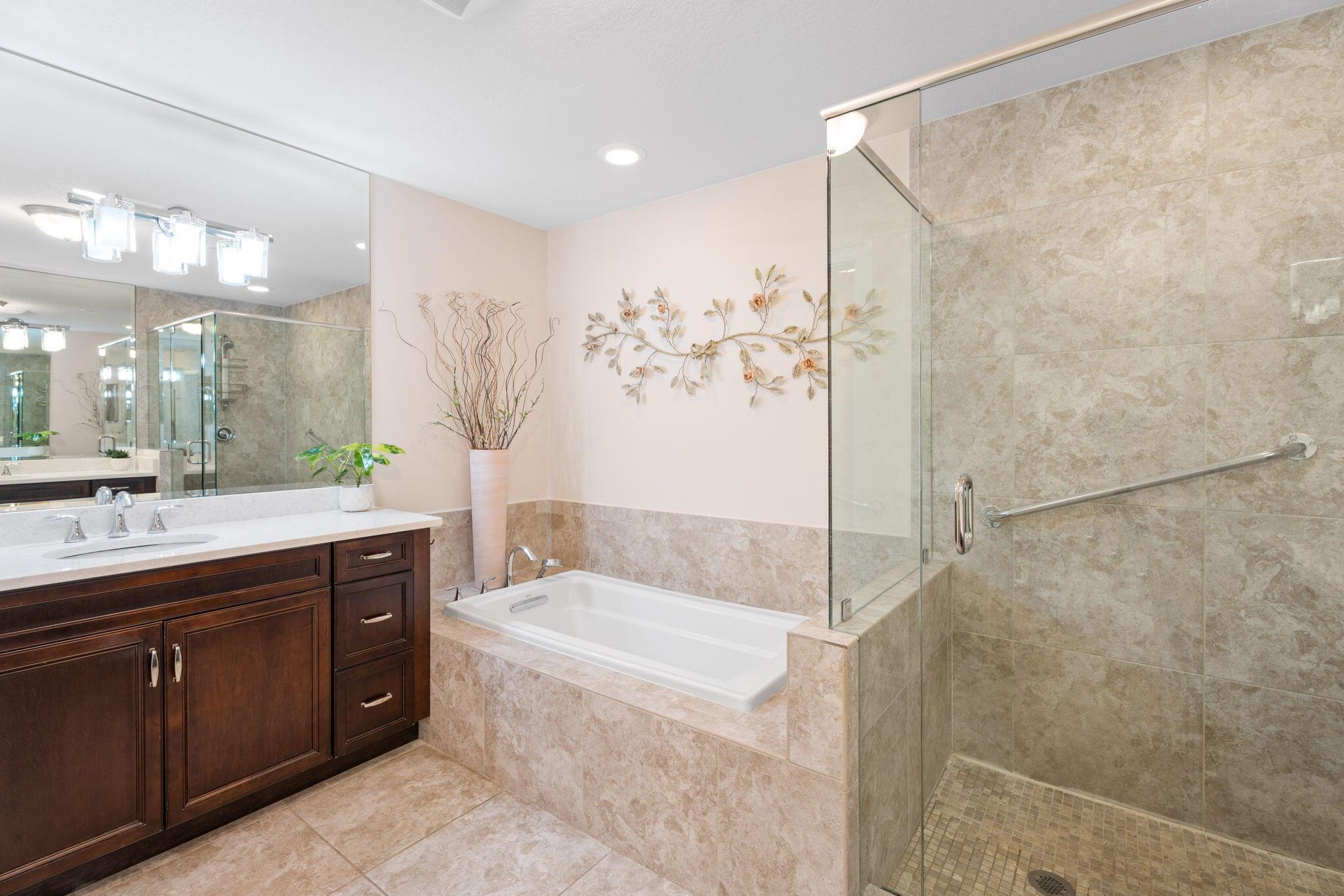 832 Bay Colony Drive S