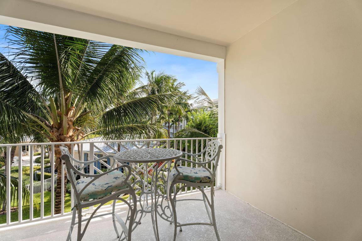 832 Bay Colony Drive S