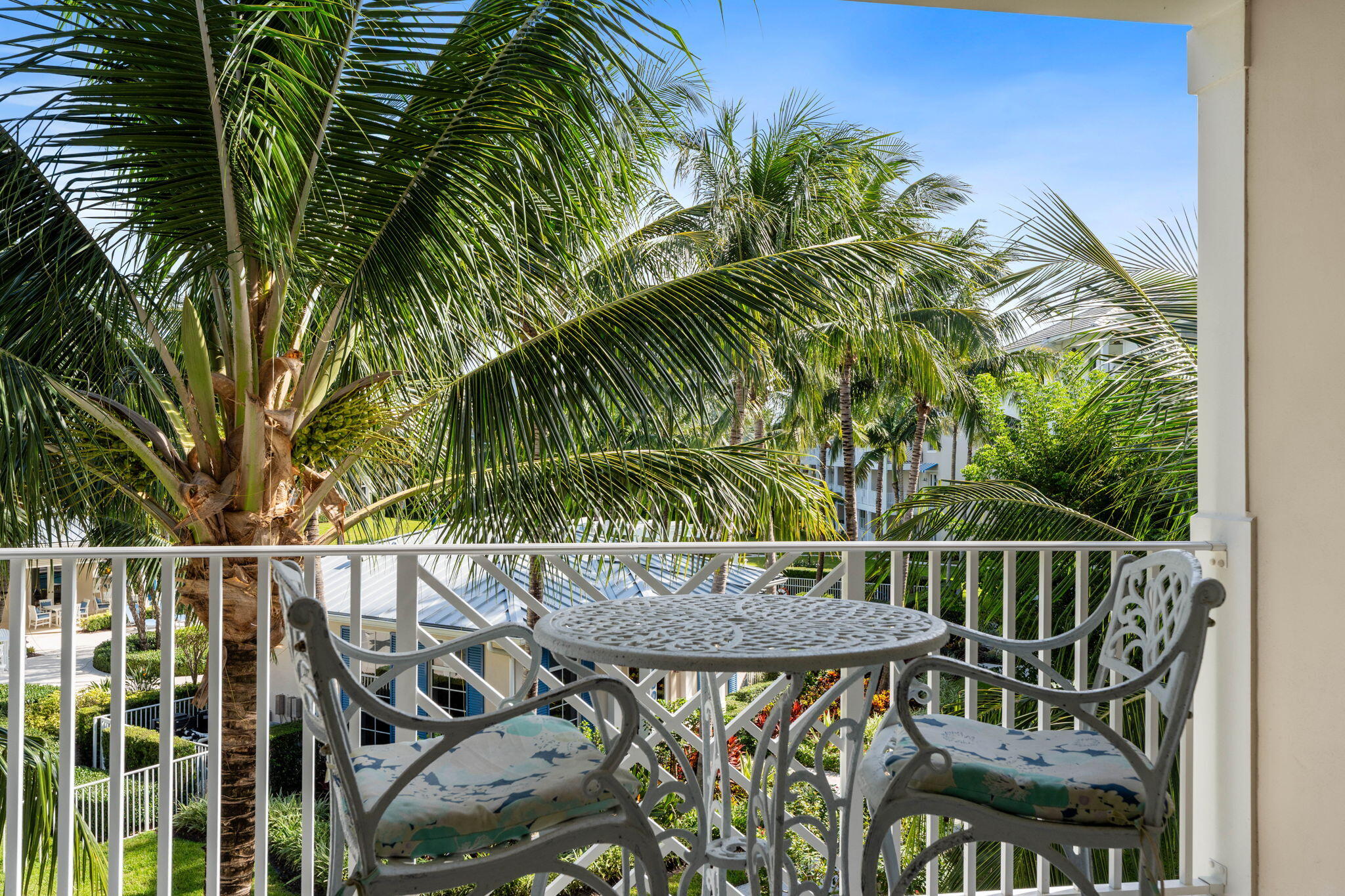 832 Bay Colony Drive S