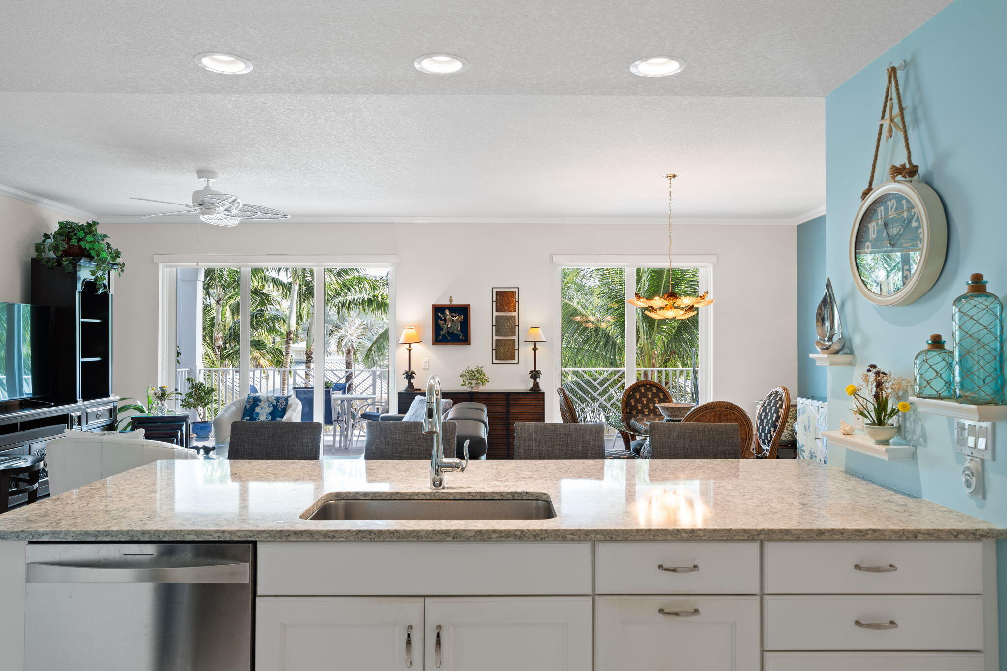 832 Bay Colony Drive S