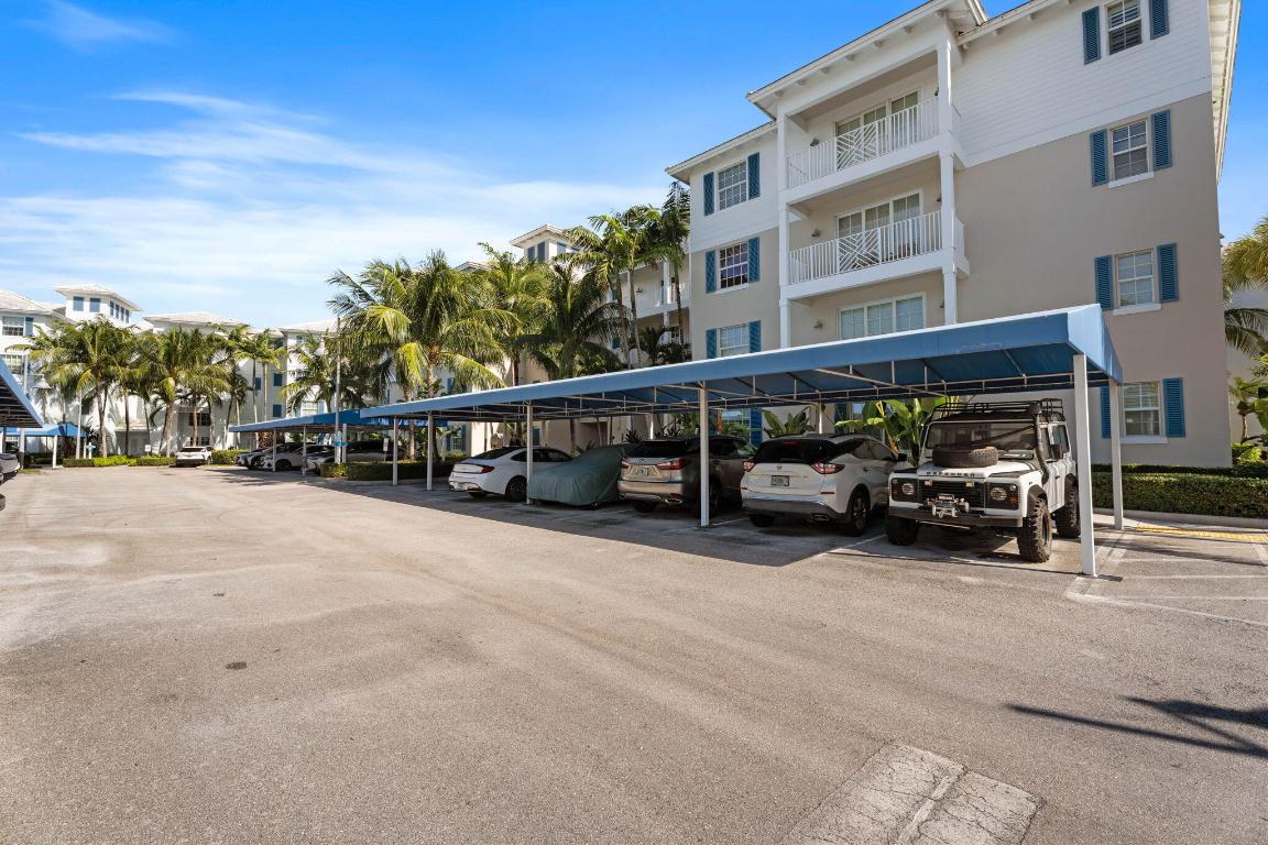 832 Bay Colony Drive S