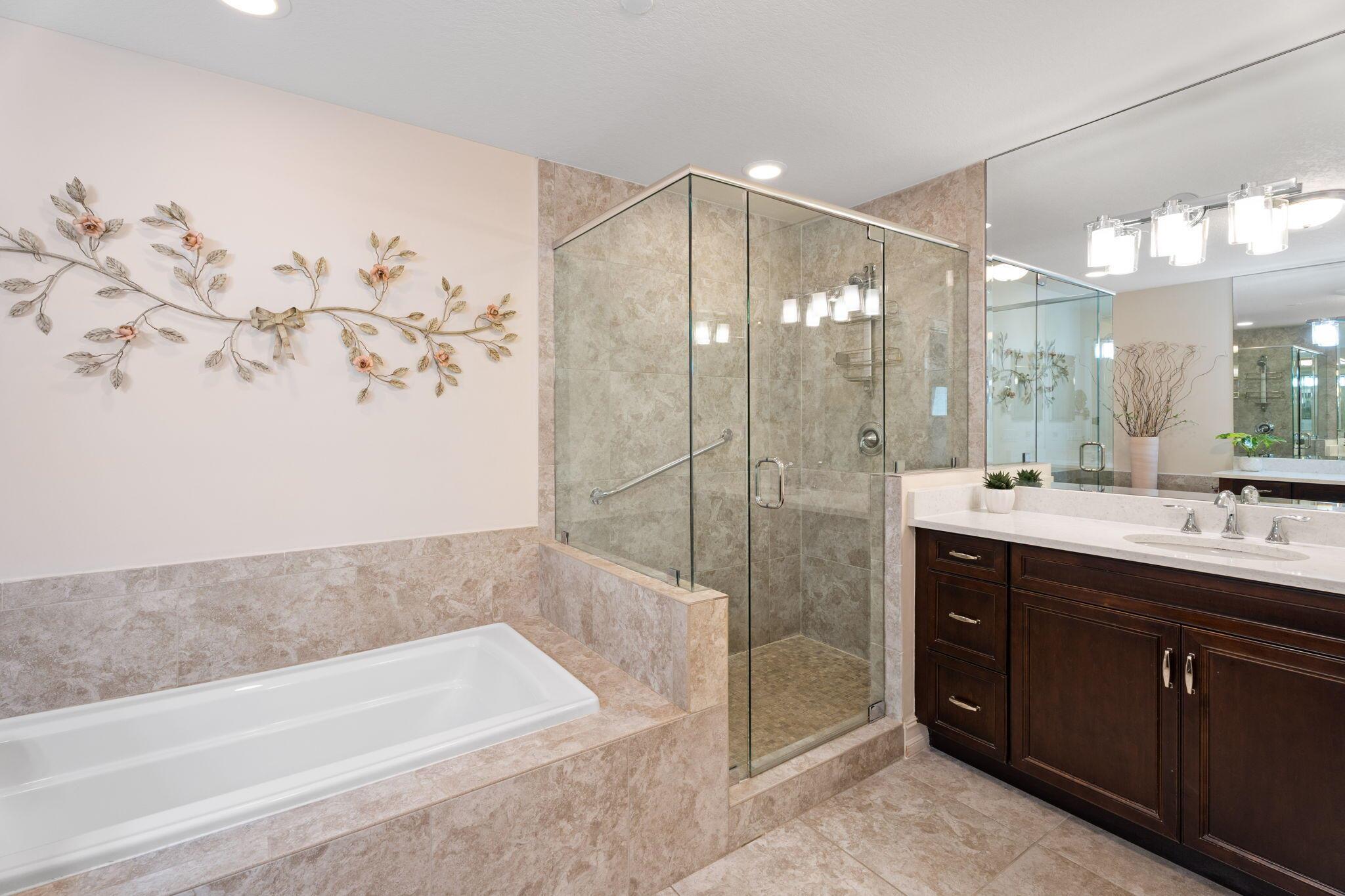 832 Bay Colony Drive S