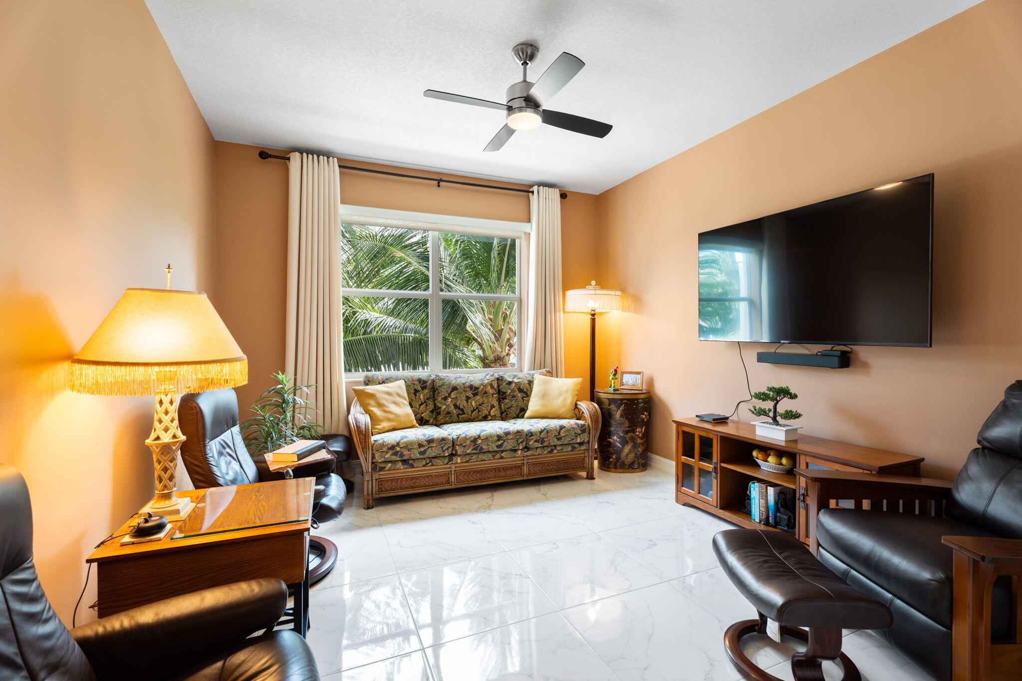 832 Bay Colony Drive S