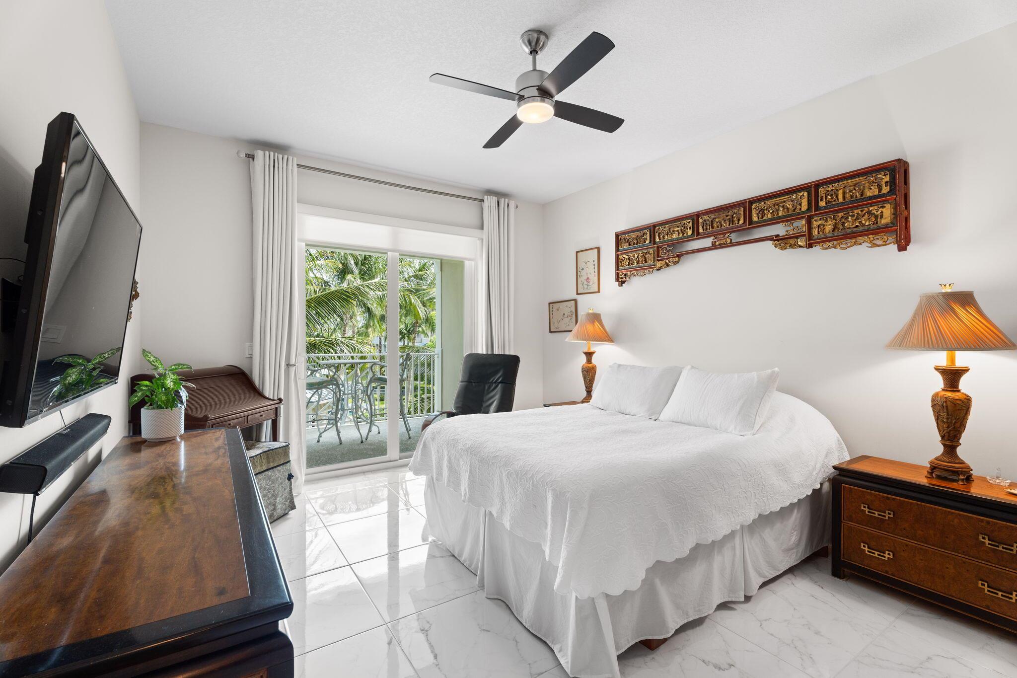 832 Bay Colony Drive S