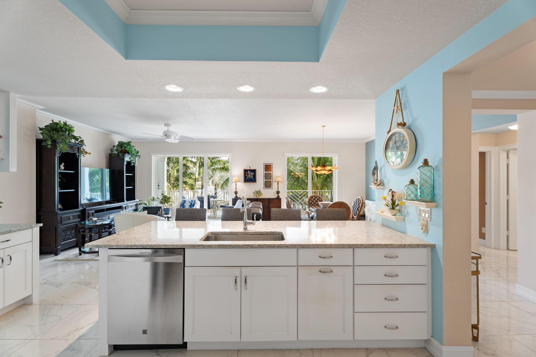 832 Bay Colony Drive S