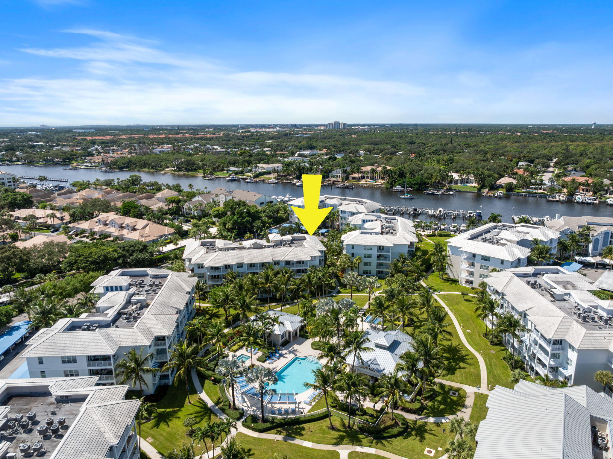 832 Bay Colony Drive S