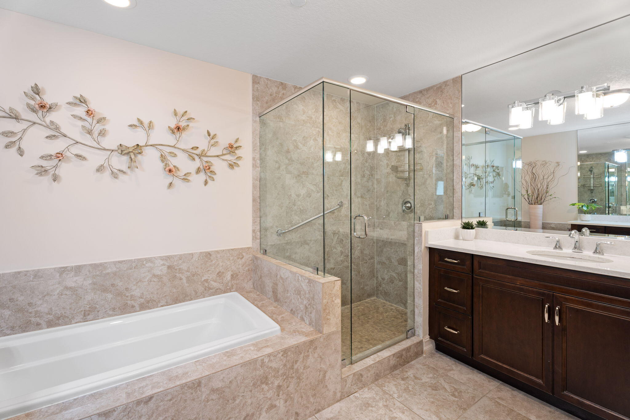 832 Bay Colony Drive S