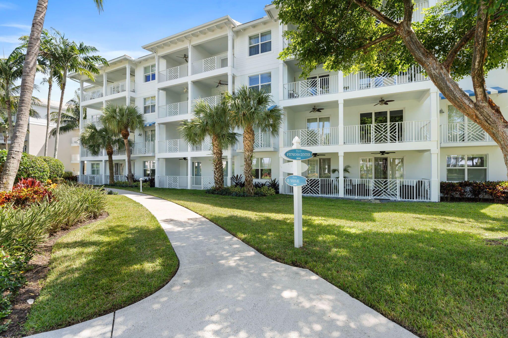 832 Bay Colony Drive S