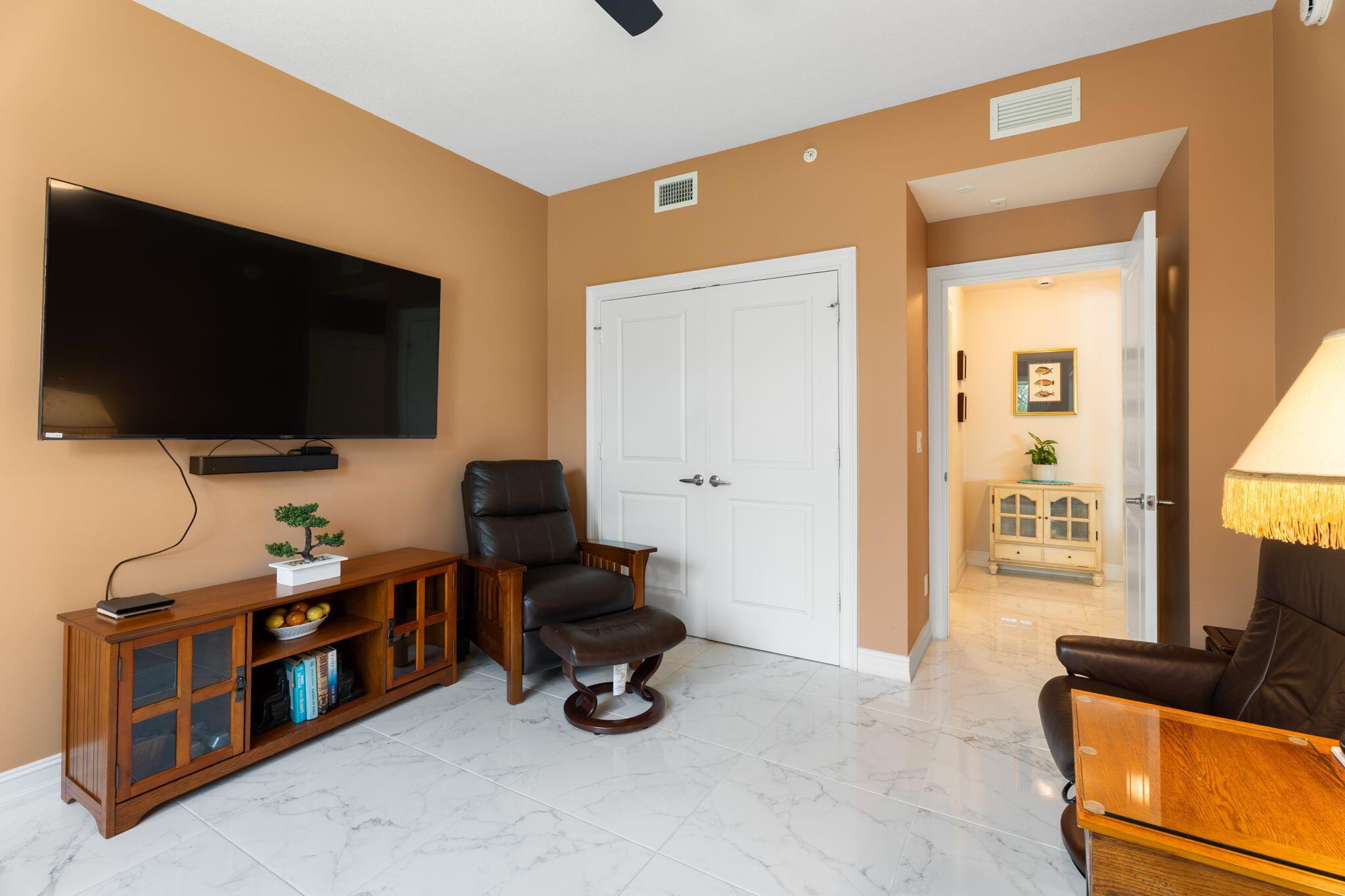 832 Bay Colony Drive S