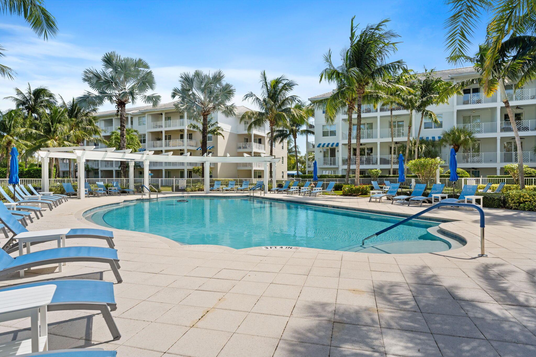 832 Bay Colony Drive S