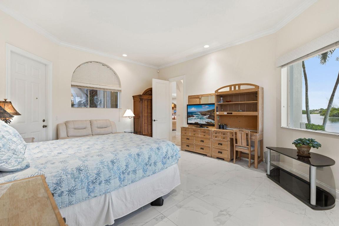 18499 SE Palm Island Lane