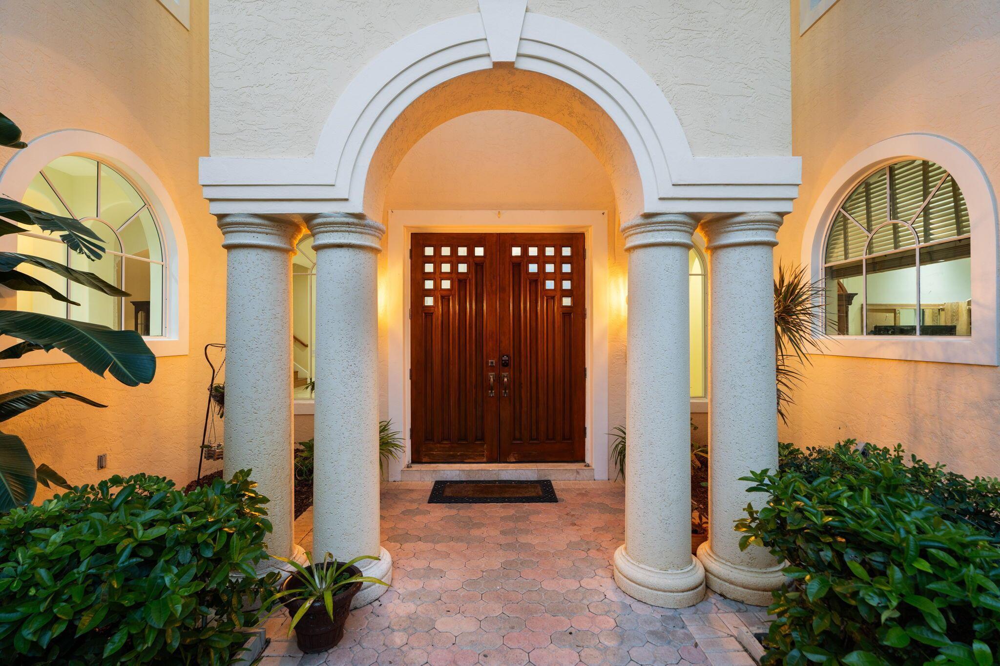 18499 SE Palm Island Lane