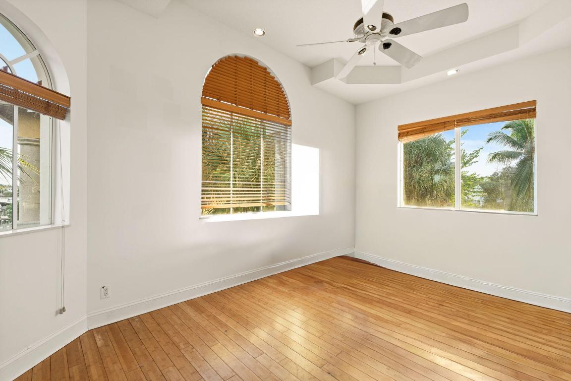 18499 SE Palm Island Lane