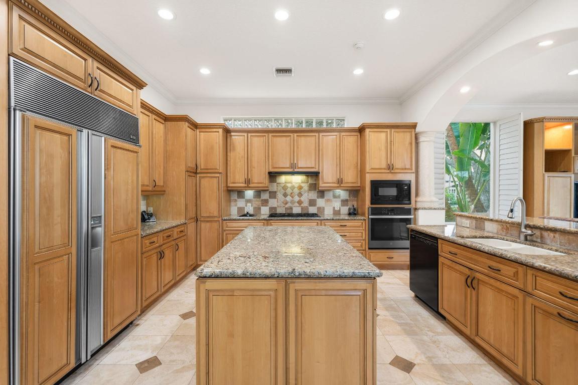 18499 SE Palm Island Lane