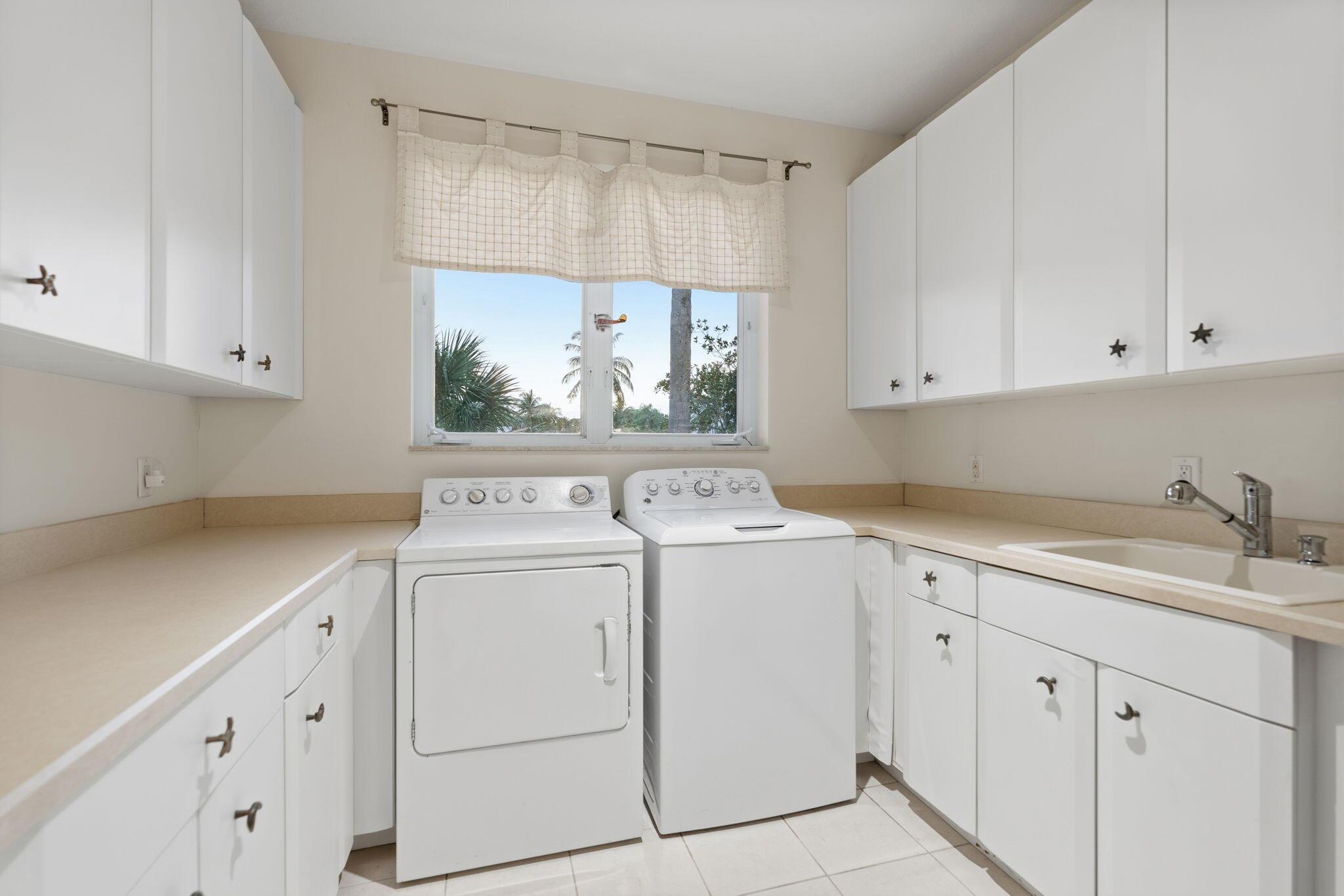 18499 SE Palm Island Lane