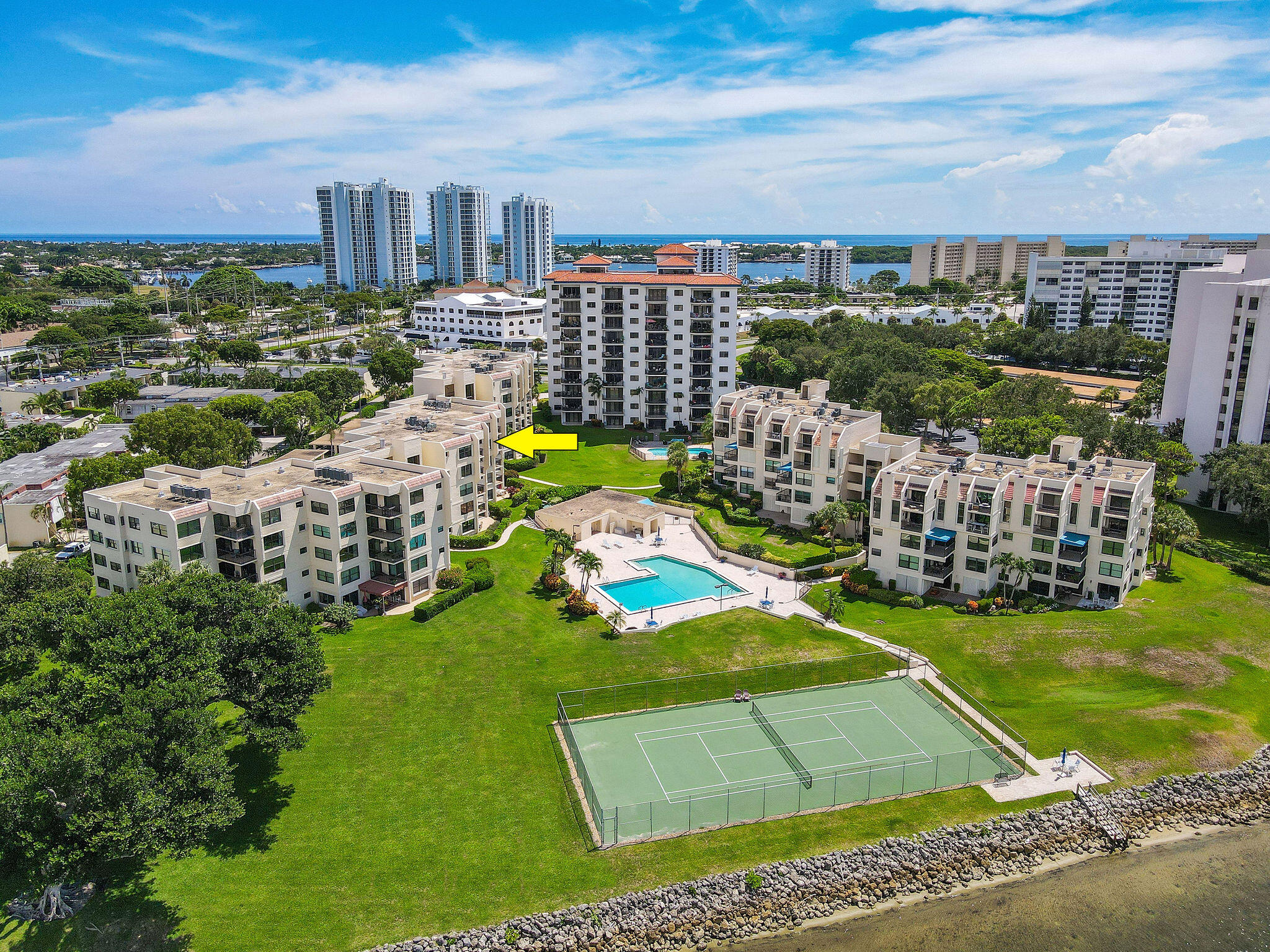 372 Golfview Road 201