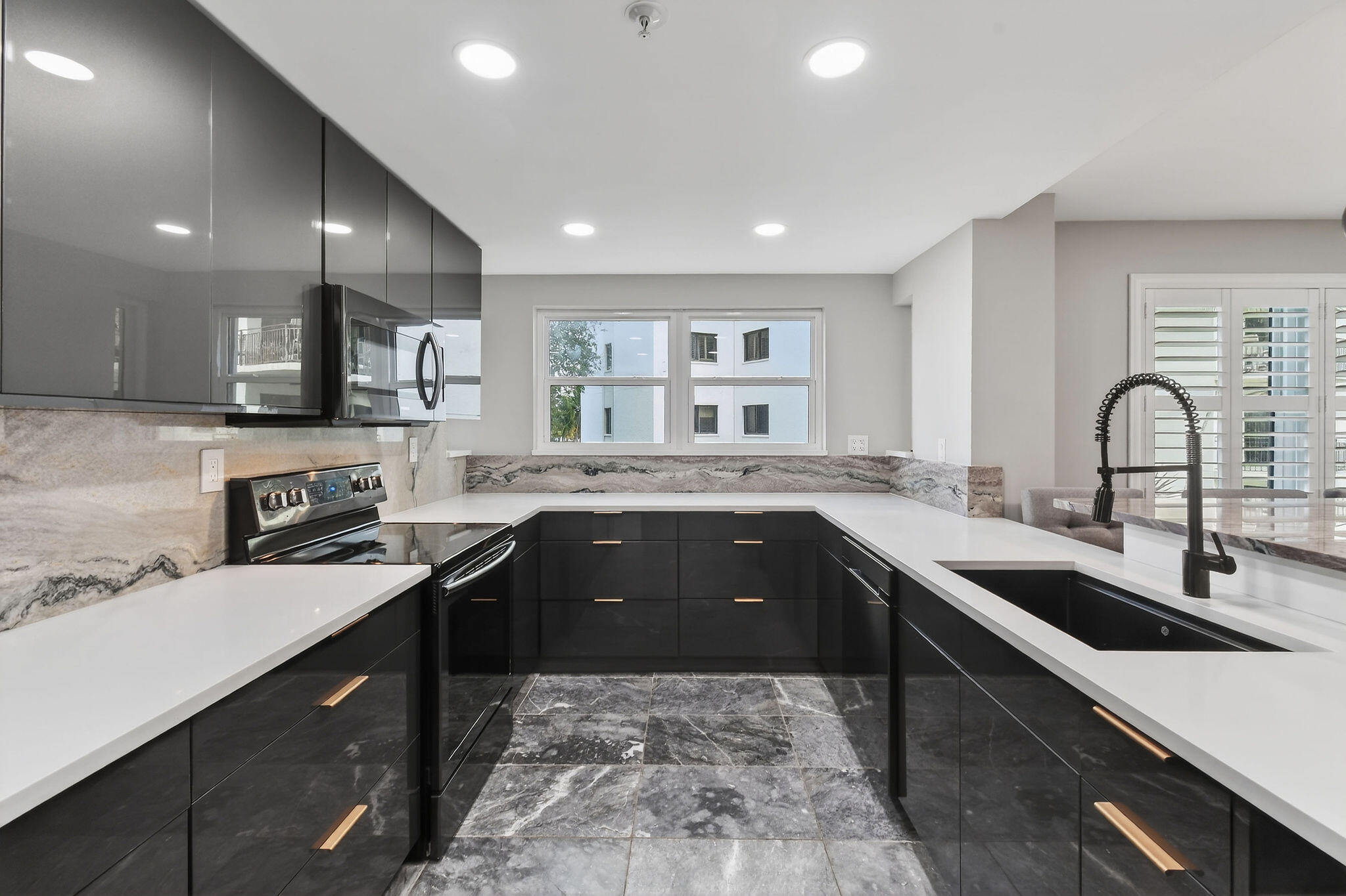 372 Golfview Road 201