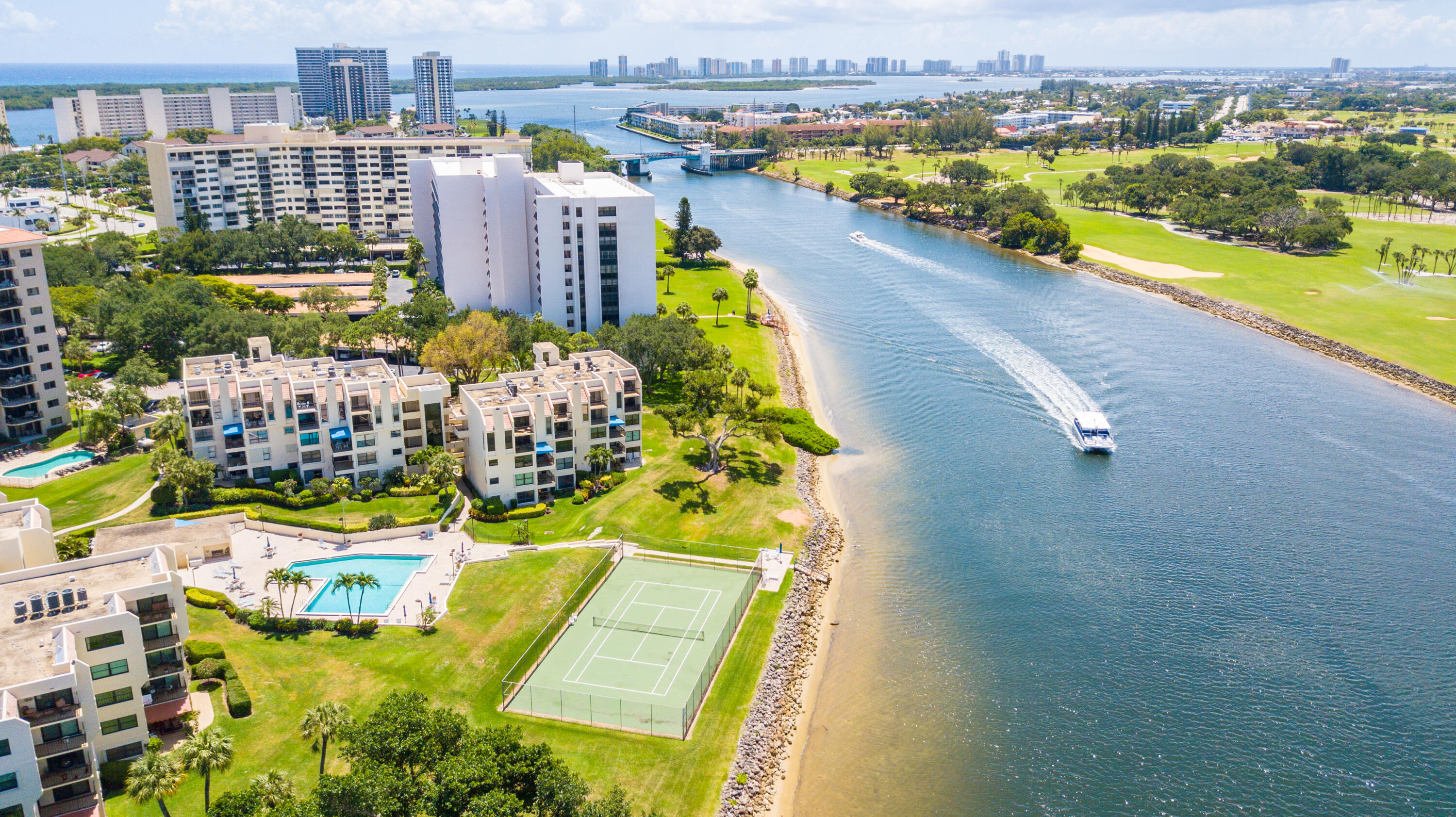 372 Golfview Road 201