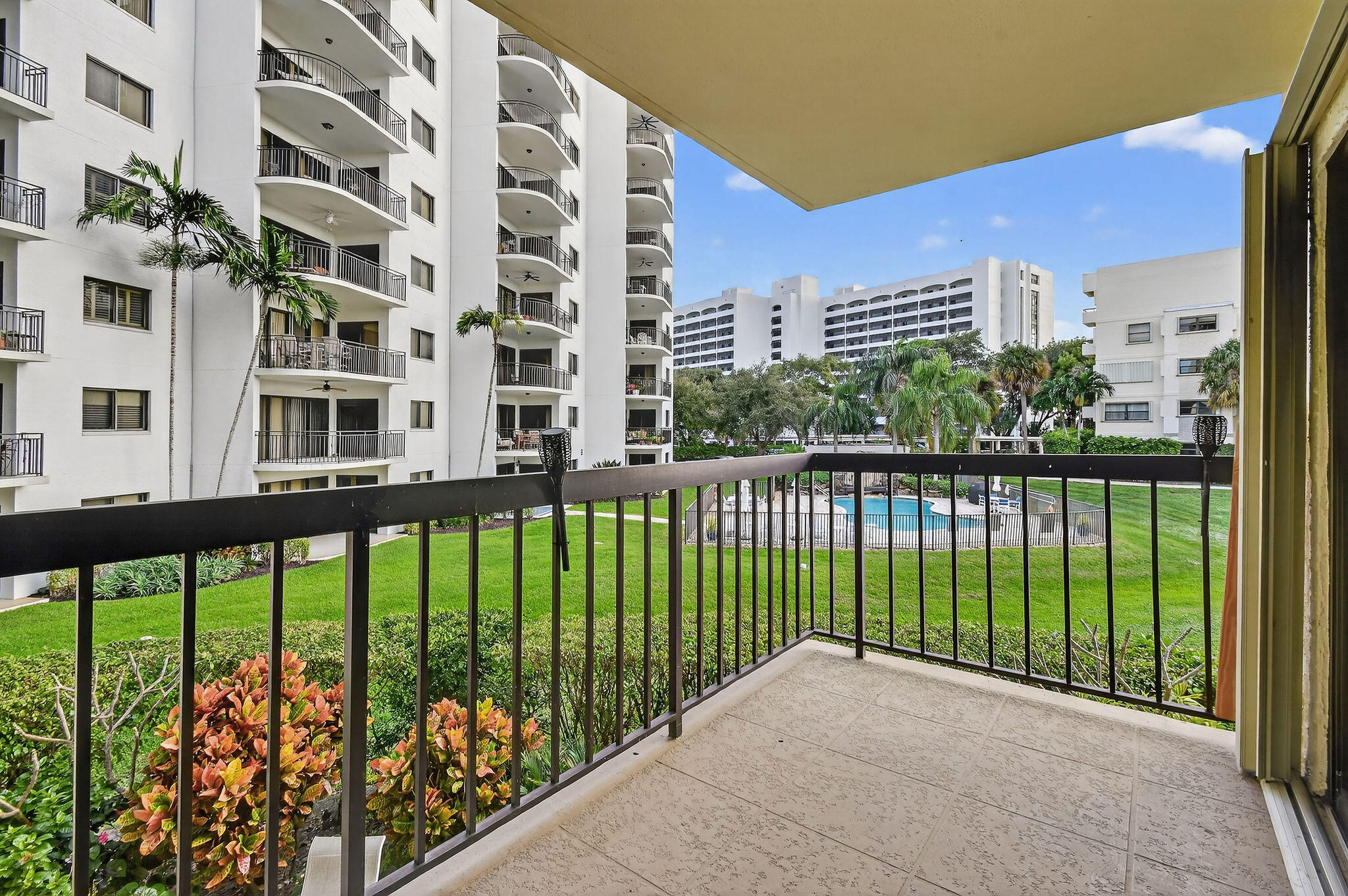 372 Golfview Road 201