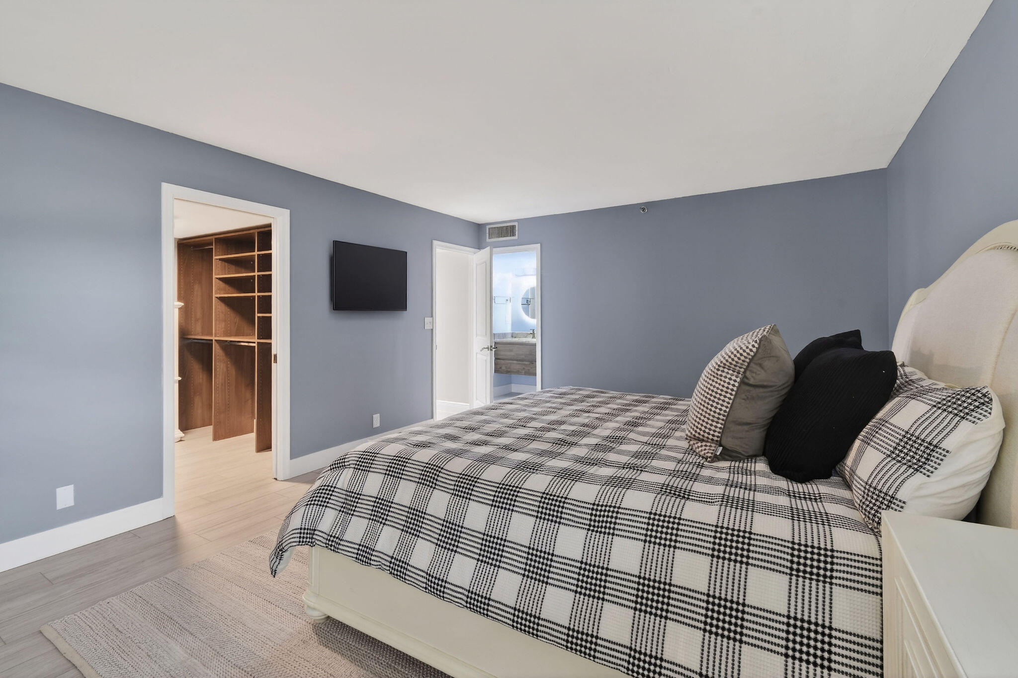 372 Golfview Road 201