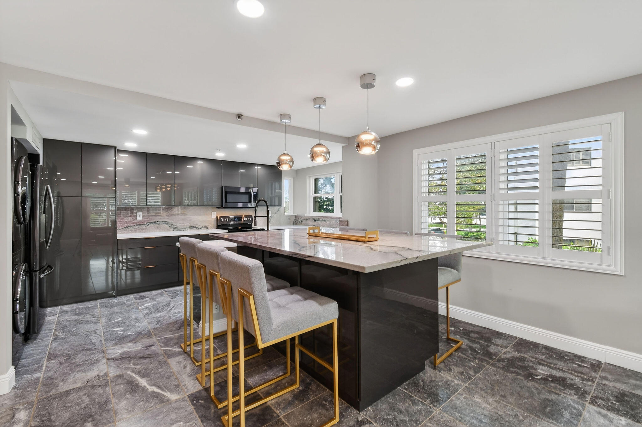 372 Golfview Road 201