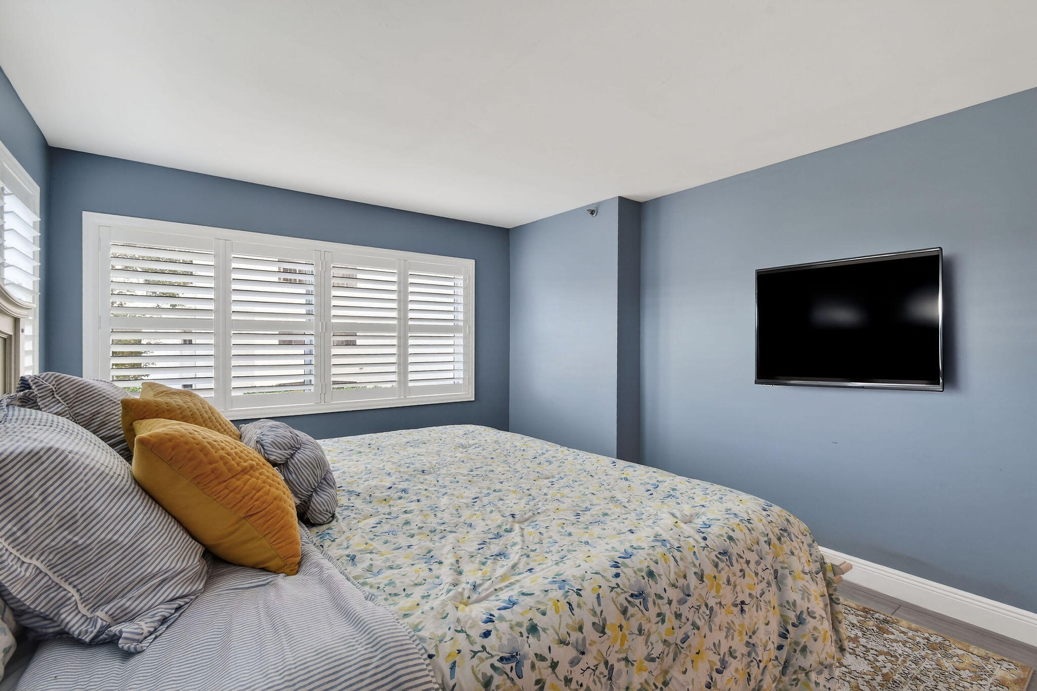 372 Golfview Road 201