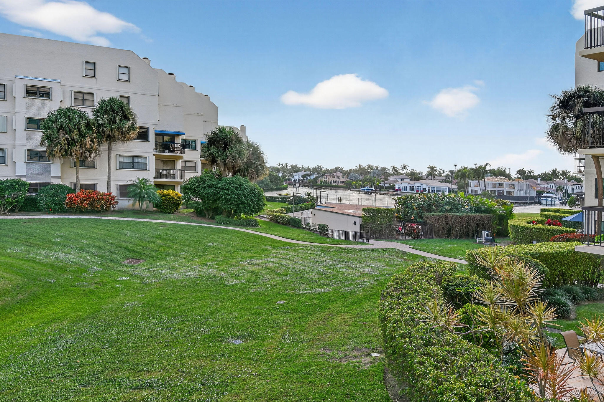 372 Golfview Road 201