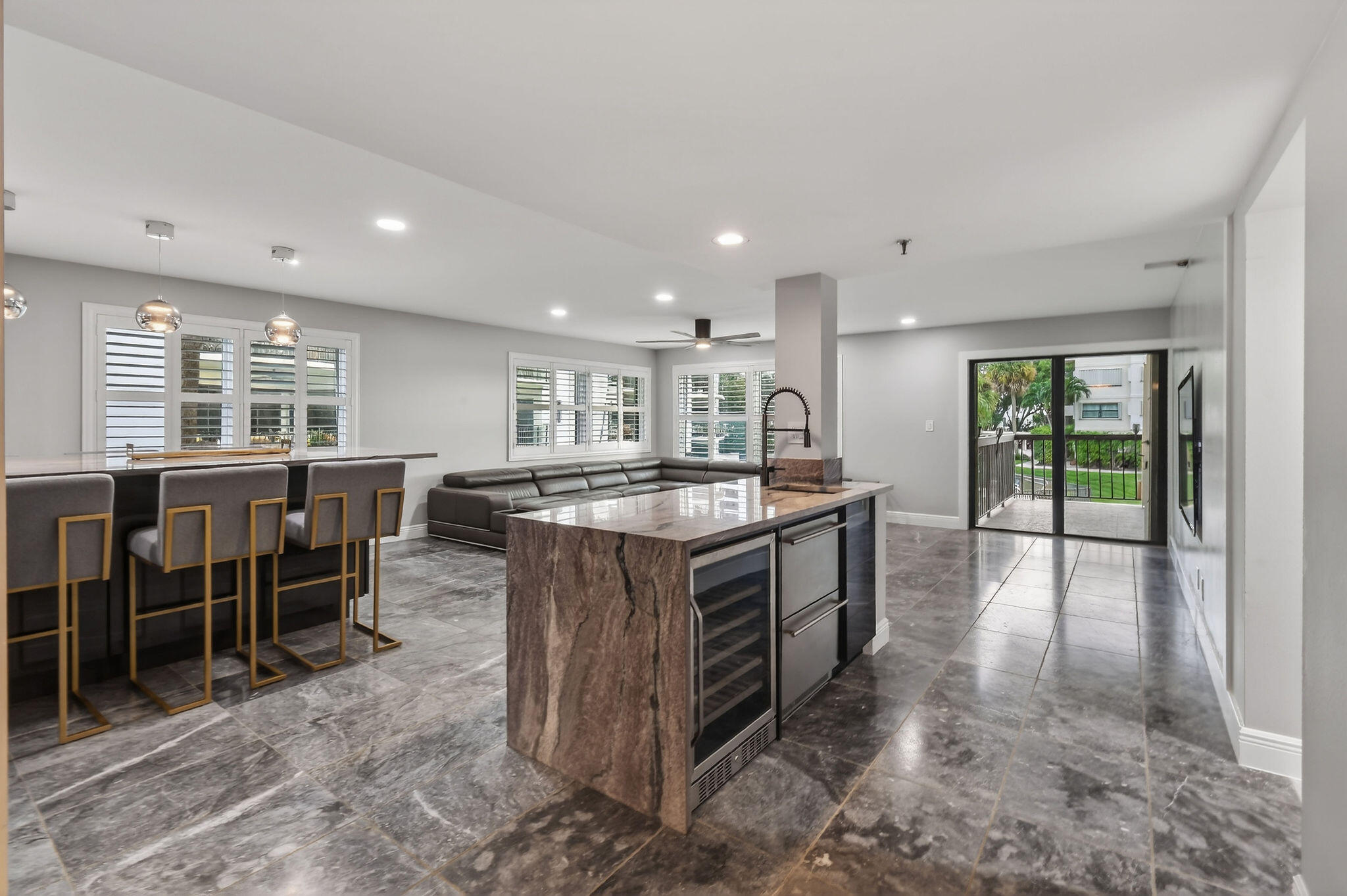 372 Golfview Road 201