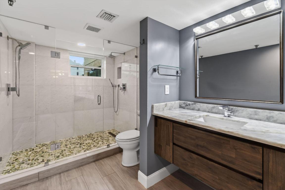 372 Golfview Road 201