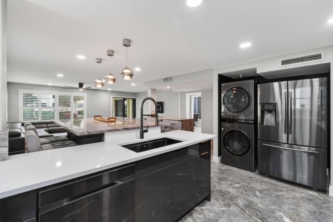 372 Golfview Road 201