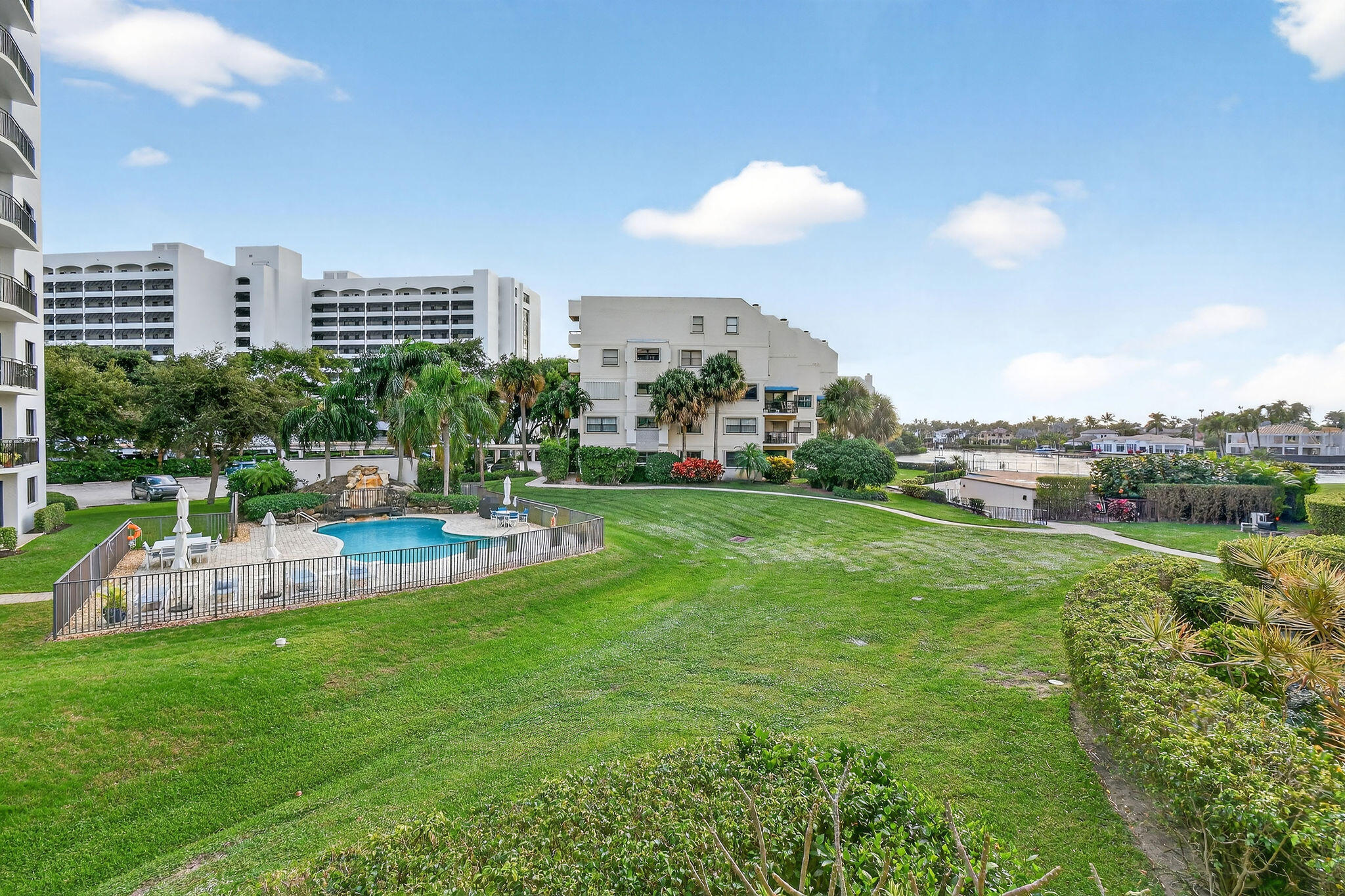 372 Golfview Road 201